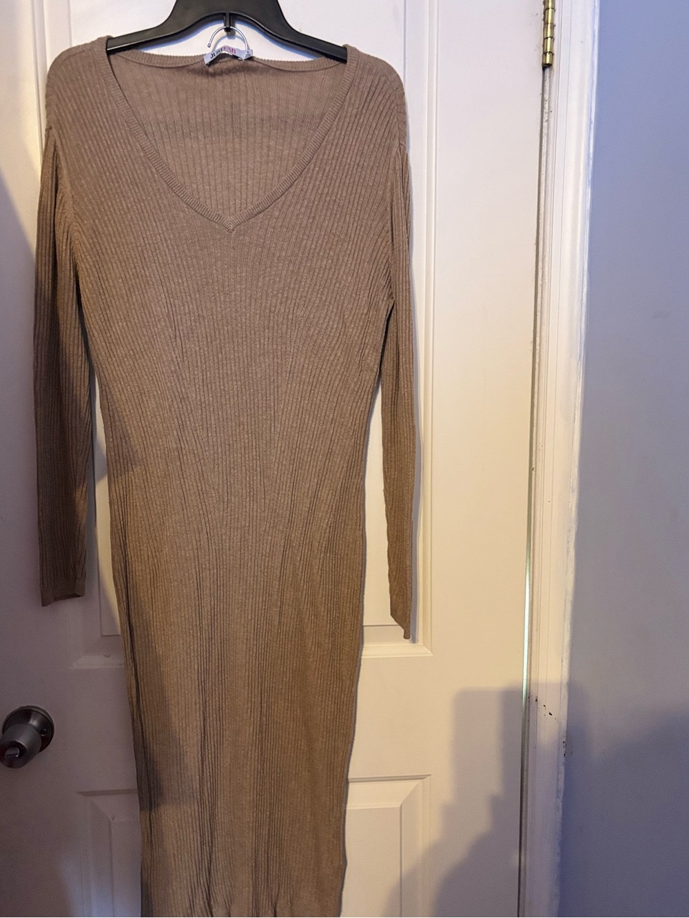 Shoe Dazzle Taupe Ribbed V‑Neck Long Sleeve Midi Dress
